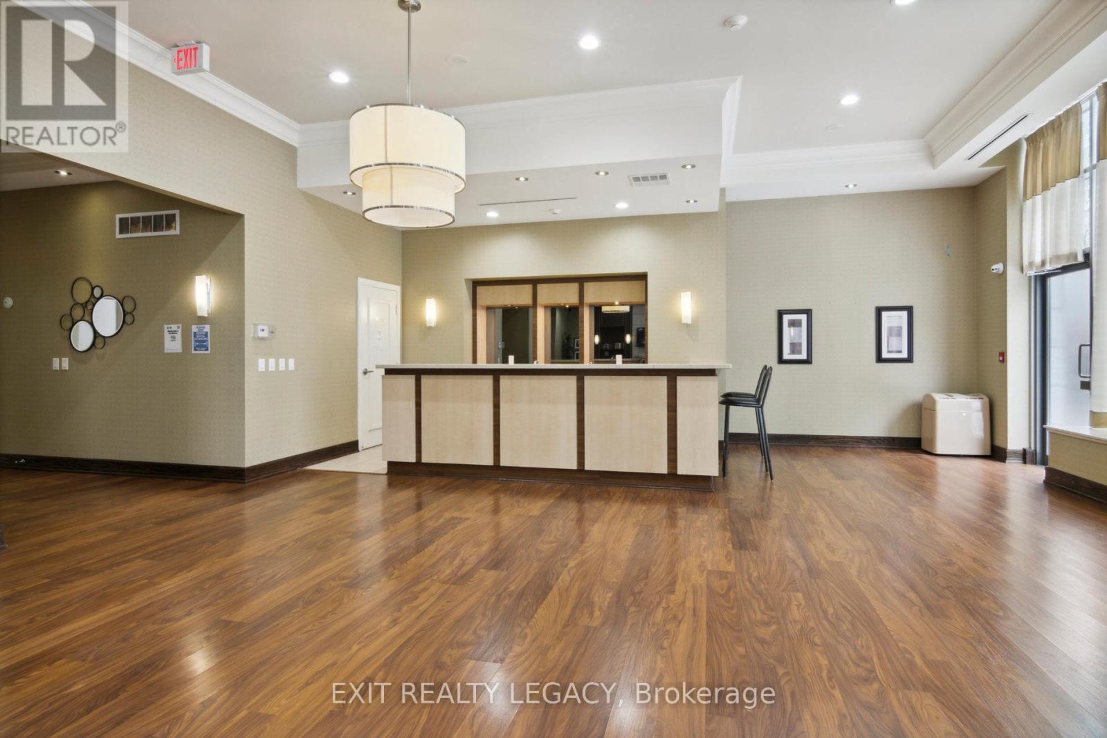 206 - 20 North Park Road, Vaughan, ON - Indoor Photo Showing Kitchen