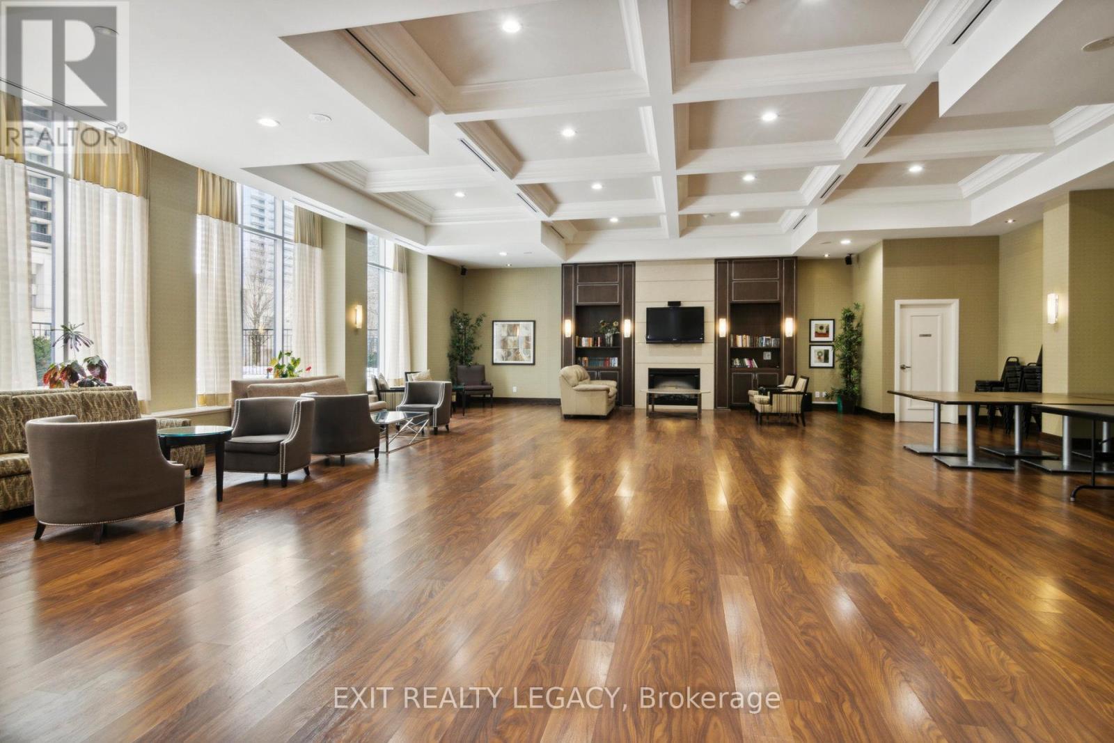 206 - 20 North Park Road, Vaughan, ON - Indoor