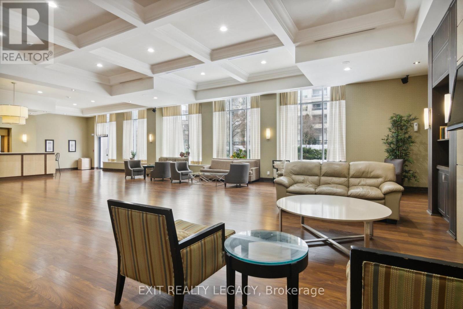 206 - 20 North Park Road, Vaughan, ON - Indoor Photo Showing Living Room