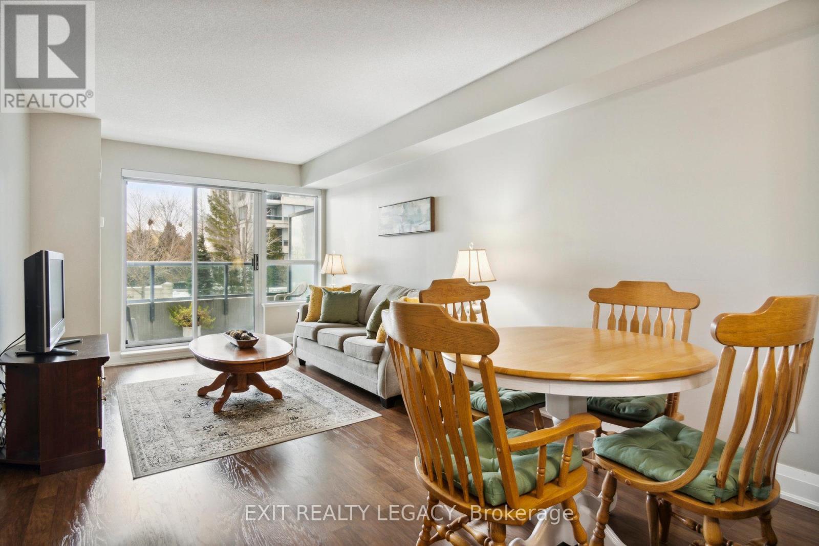 206 - 20 North Park Road, Vaughan, ON - Indoor