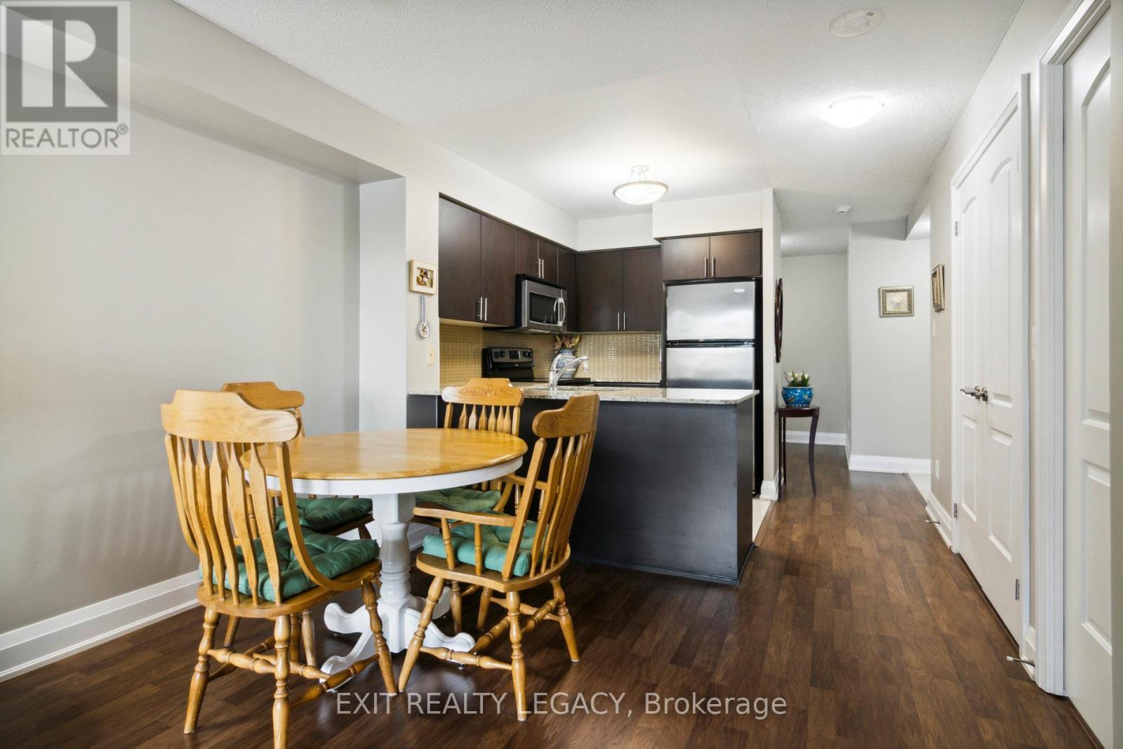 206 - 20 North Park Road, Vaughan, ON - Indoor