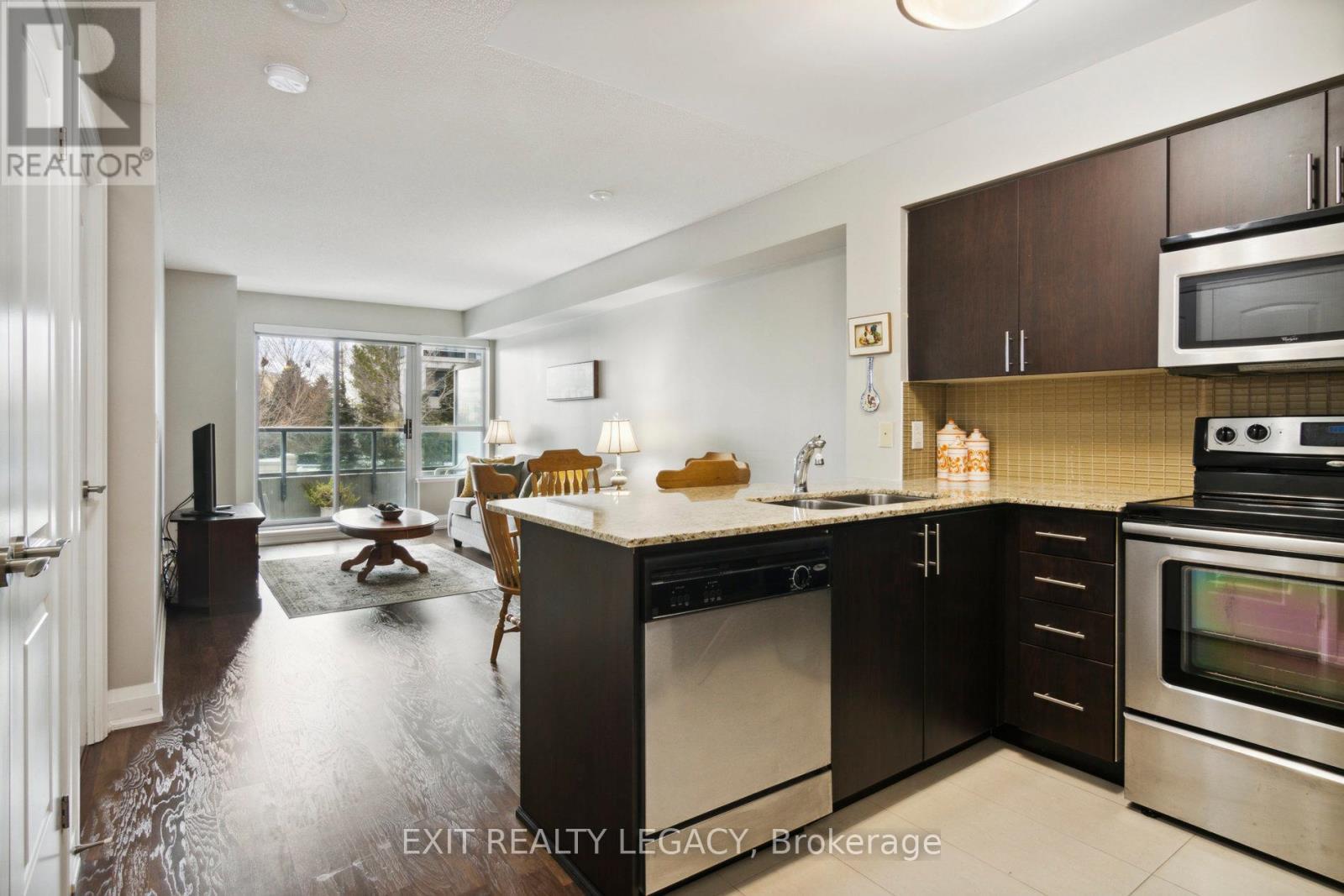 206 - 20 North Park Road, Vaughan, ON - Indoor Photo Showing Kitchen With Stainless Steel Kitchen With Double Sink
