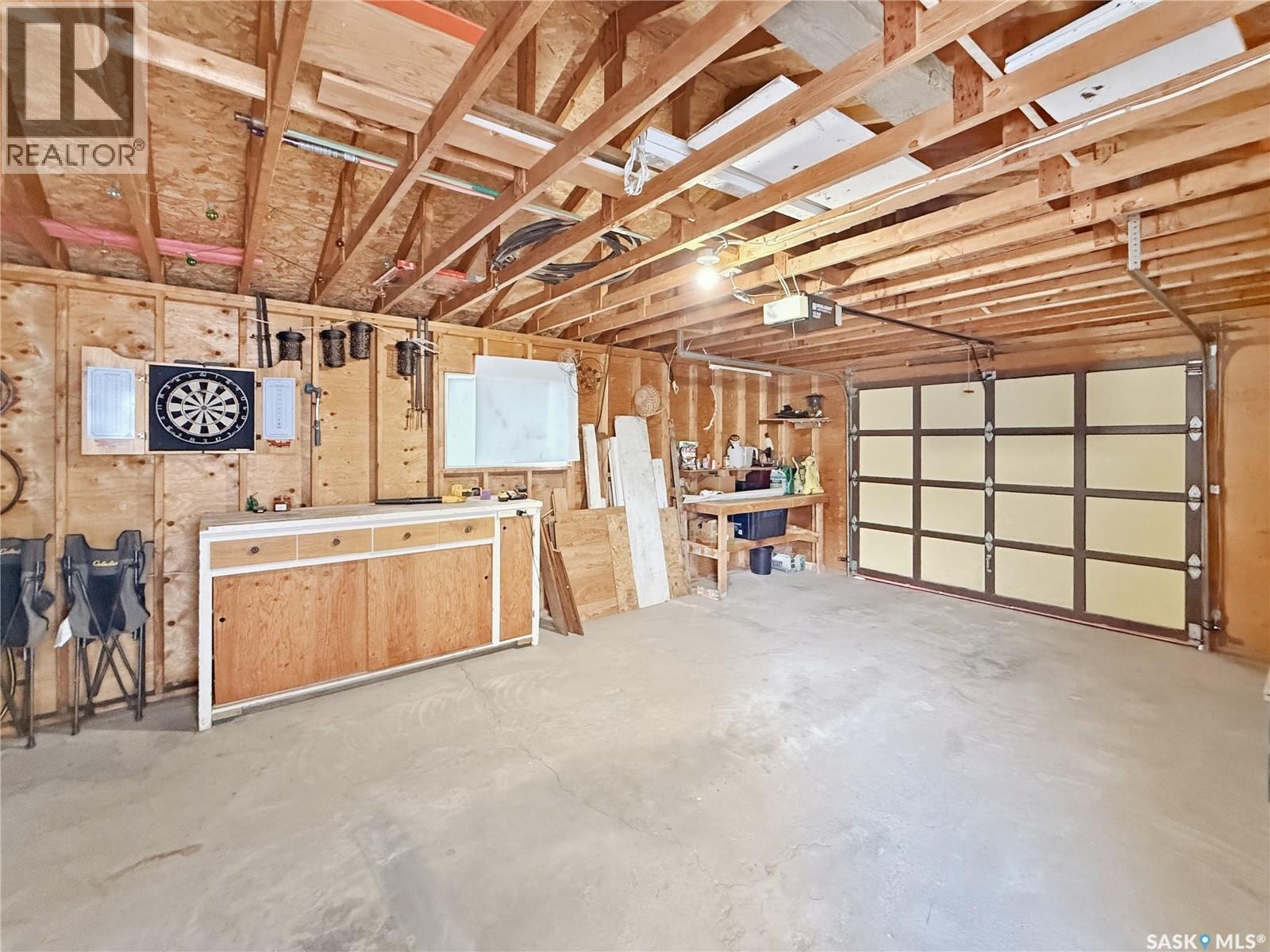 640 Vance Avenue Ne, Swift Current, SK - Indoor Photo Showing Garage