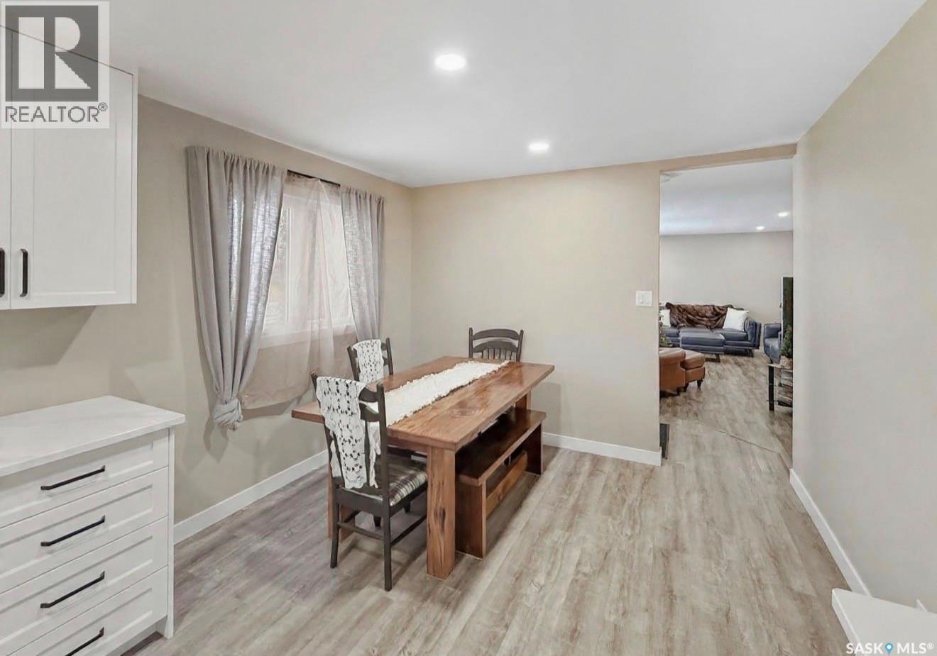 640 Vance Avenue Ne, Swift Current, SK - Indoor Photo Showing Dining Room