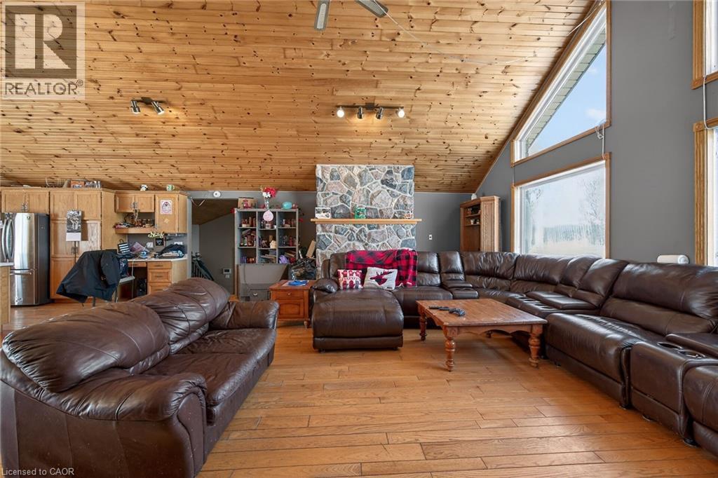 1654 Mcdowell Road E, Simcoe, ON - Indoor Photo Showing Living Room