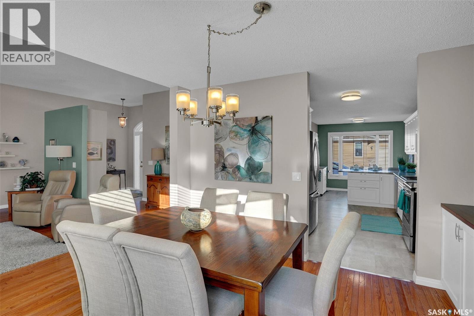 72 Kensington Crescent, Regina, SK - Indoor Photo Showing Dining Room