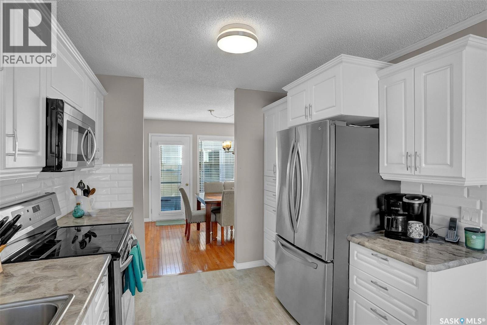 72 Kensington Crescent, Regina, SK - Indoor Photo Showing Kitchen