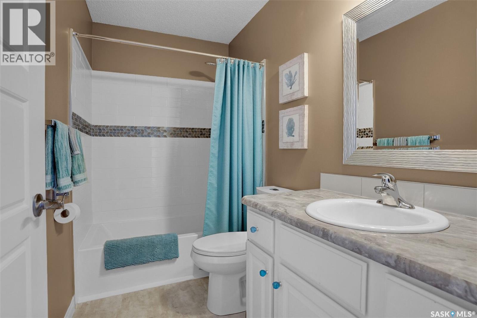 72 Kensington Crescent, Regina, SK - Indoor Photo Showing Bathroom