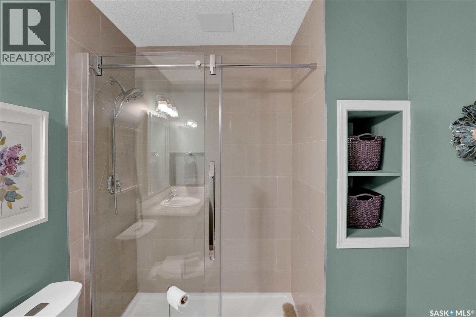 72 Kensington Crescent, Regina, SK - Indoor Photo Showing Bathroom