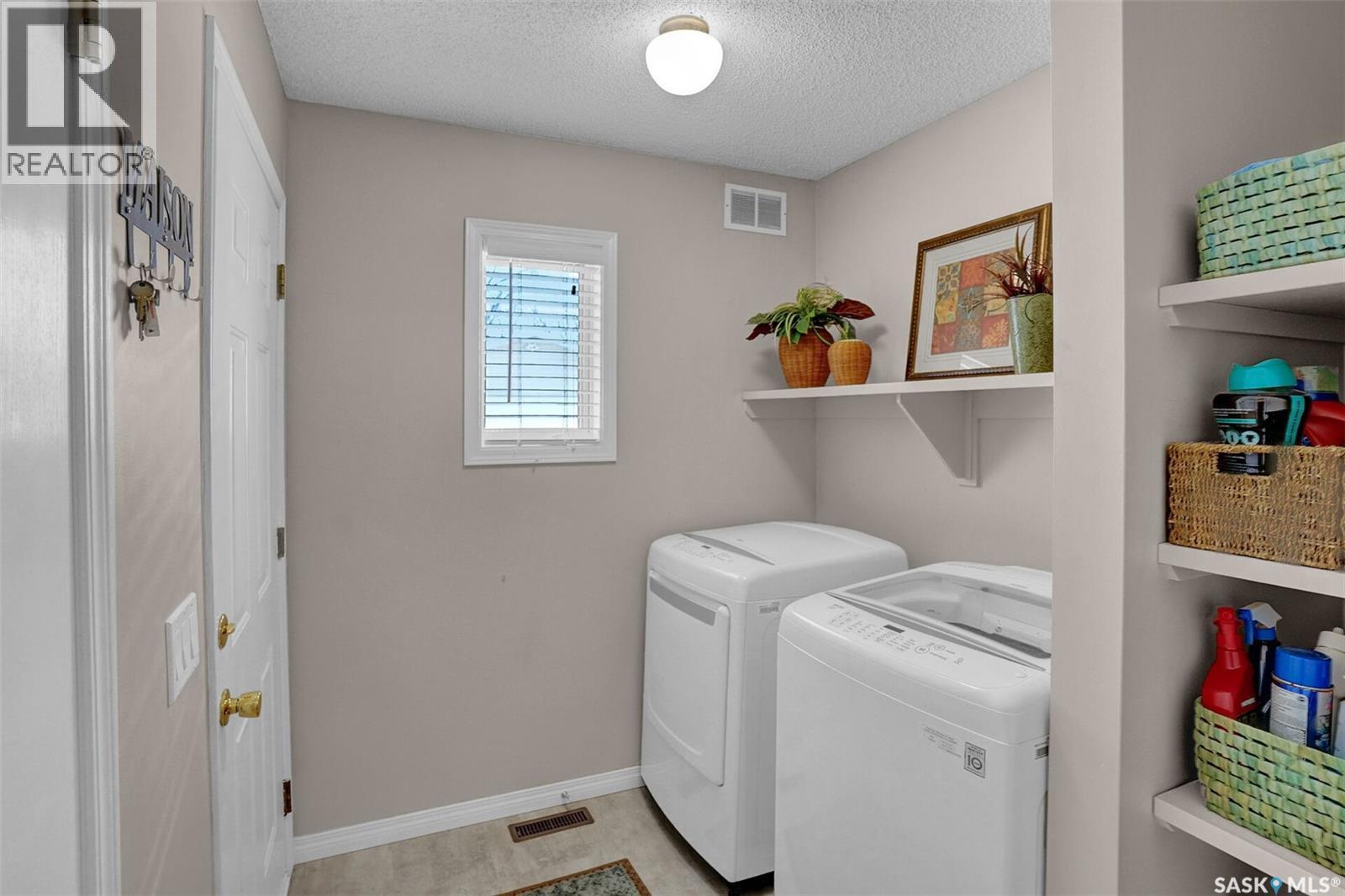 72 Kensington Crescent, Regina, SK - Indoor Photo Showing Laundry Room