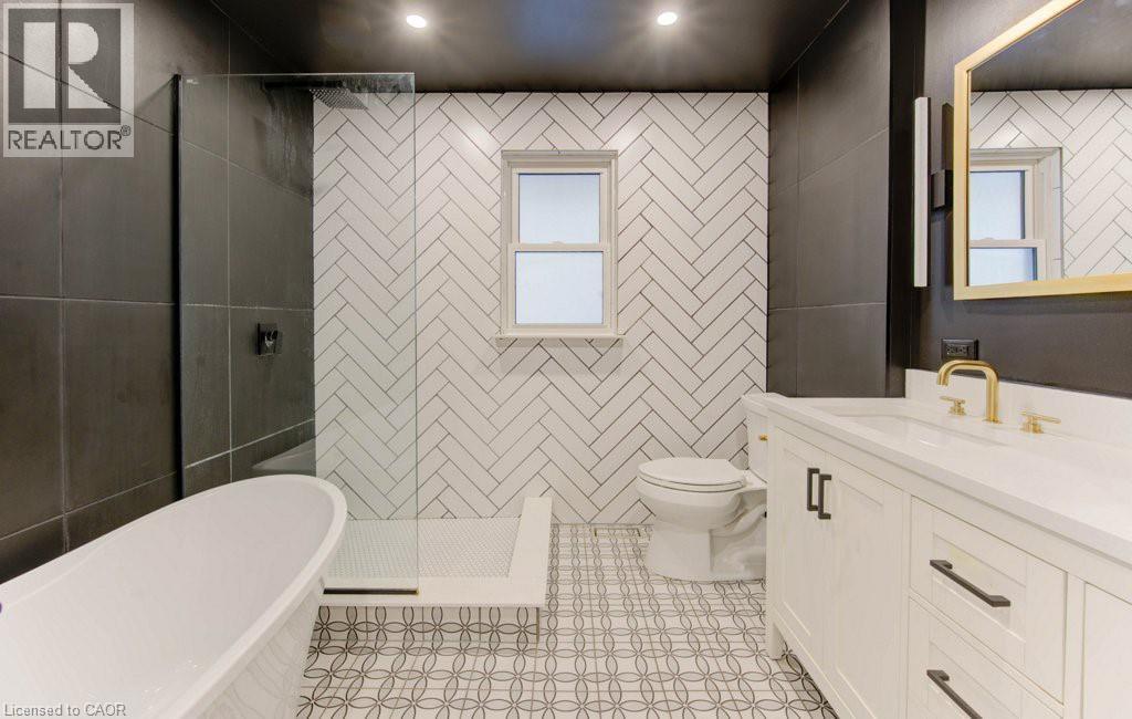 248 Dumfries Avenue, Kitchener, ON - Indoor Photo Showing Bathroom