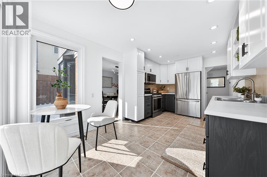 243 Highview Drive, Kitchener, ON - Indoor Photo Showing Kitchen