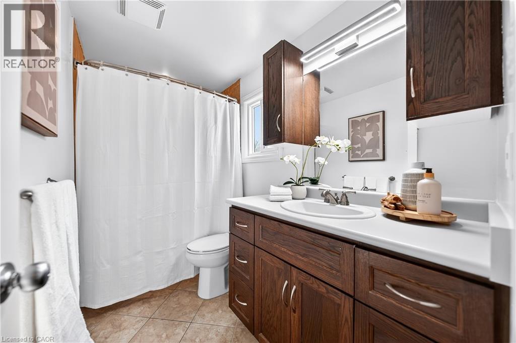 243 Highview Drive, Kitchener, ON - Indoor Photo Showing Bathroom
