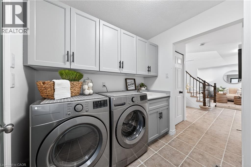 243 Highview Drive, Kitchener, ON - Indoor Photo Showing Laundry Room