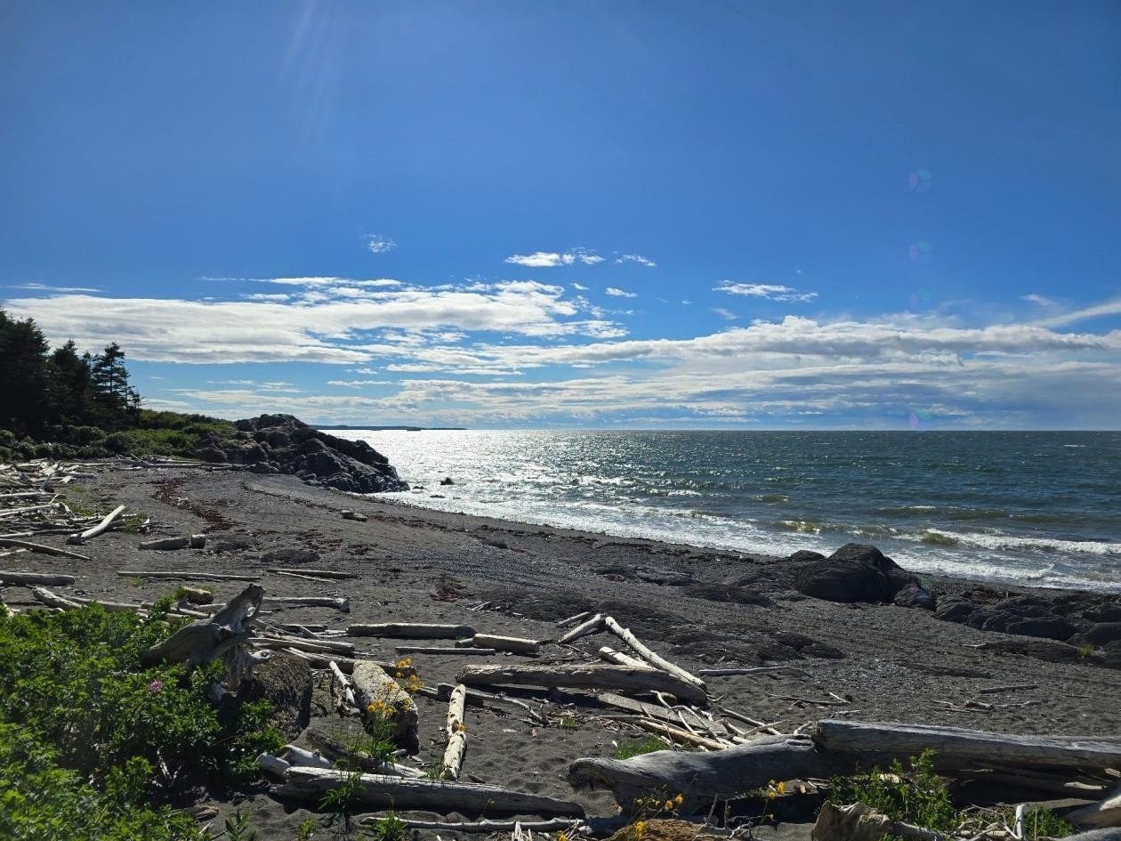 Bord de l'eau - Rue Principale, Métis-Sur-Mer, QC