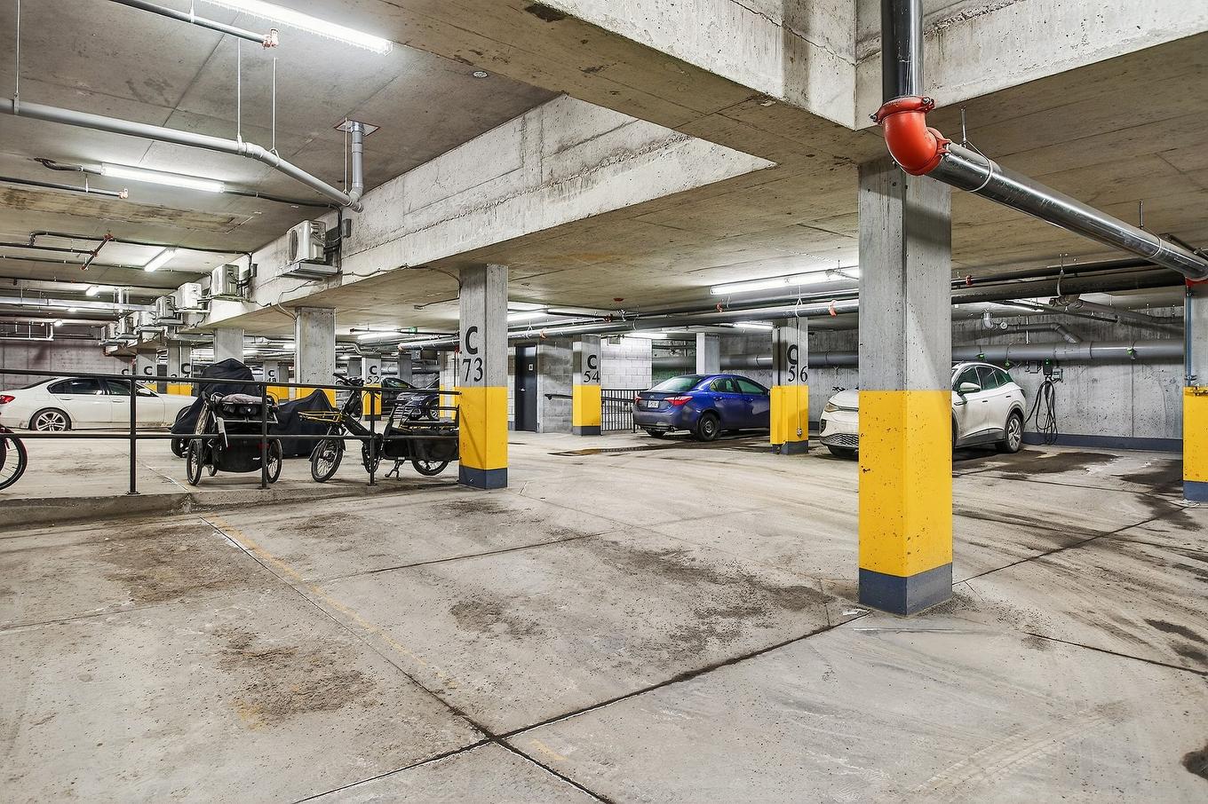 Garage - 115-75 Rue De Castelnau O., Montréal (Villeray/Saint-Michel/Parc-Extension), QC - Indoor Photo Showing Garage