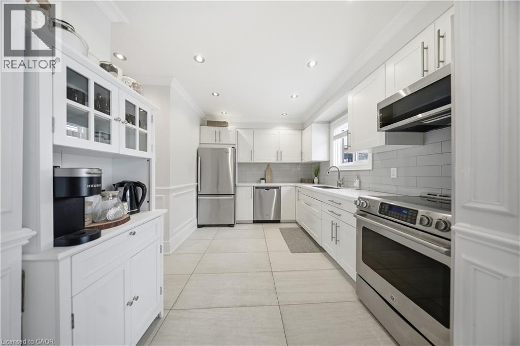 43 Kipling Crescent, Ajax, ON - Indoor Photo Showing Kitchen With Stainless Steel Kitchen With Upgraded Kitchen