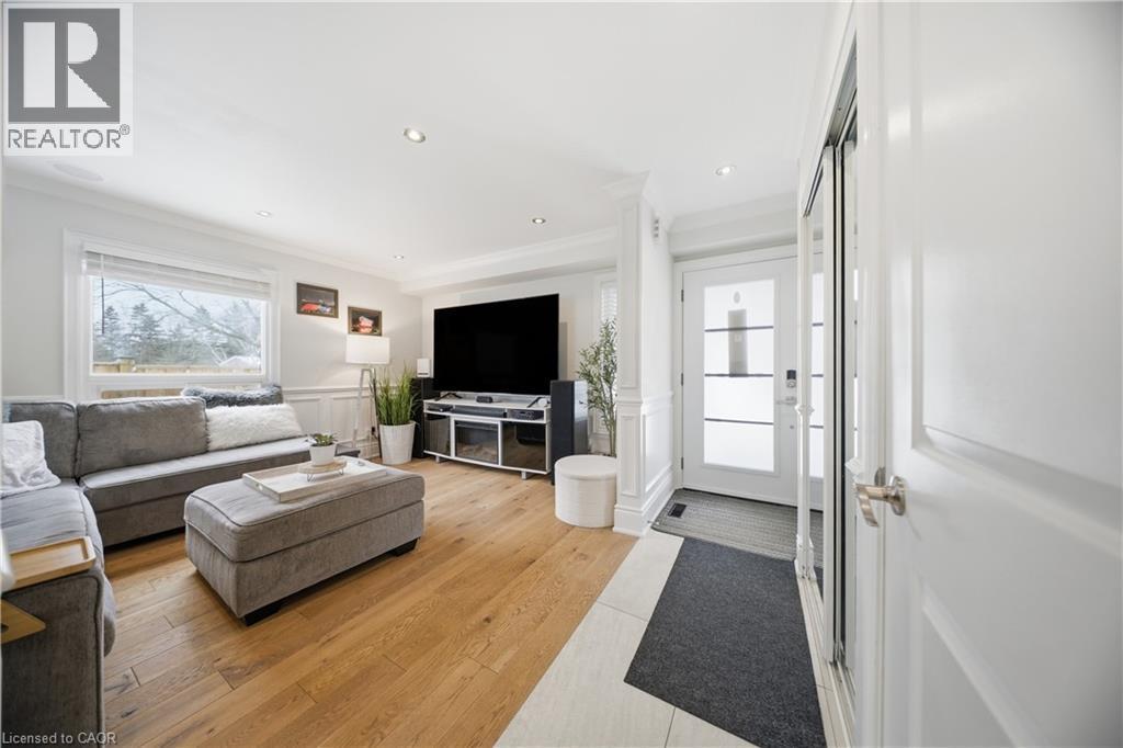 43 Kipling Crescent, Ajax, ON - Indoor Photo Showing Living Room