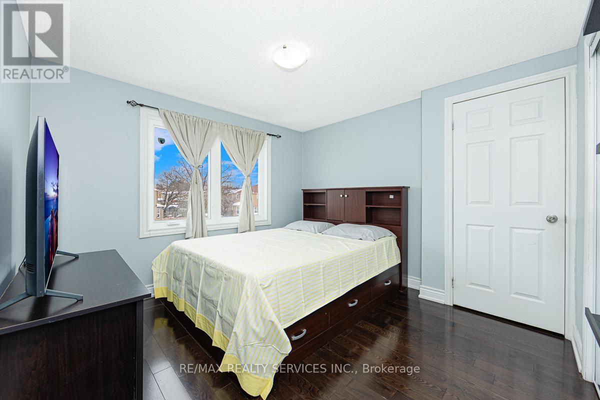 161 Hupfield Trail, Toronto, ON - Indoor Photo Showing Bedroom