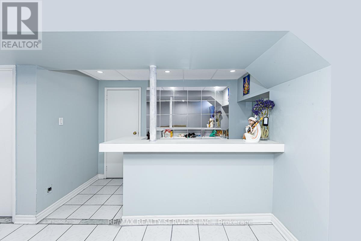 161 Hupfield Trail, Toronto, ON - Indoor