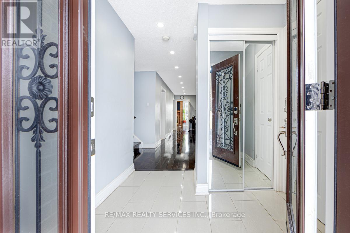 161 Hupfield Trail, Toronto, ON - Photo Showing Other Room