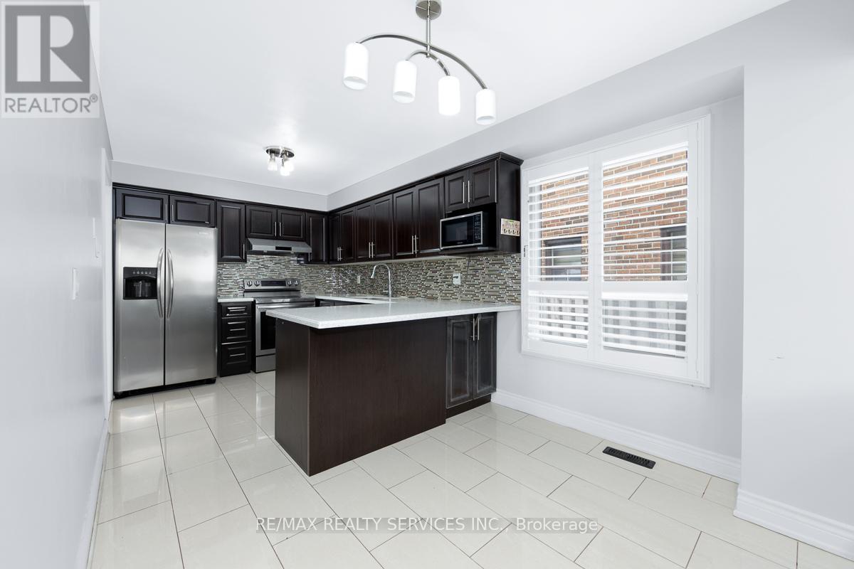 161 Hupfield Trail, Toronto, ON - Indoor Photo Showing Kitchen With Upgraded Kitchen