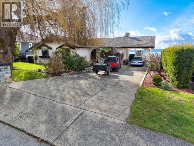 4029 Lytton Ave, Powell River, BC - Outdoor