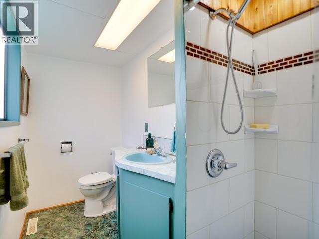 4029 Lytton Ave, Powell River, BC - Indoor Photo Showing Bathroom