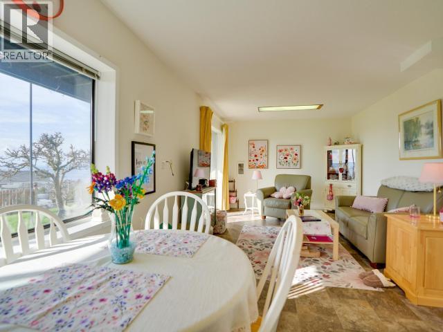 4029 Lytton Ave, Powell River, BC - Indoor