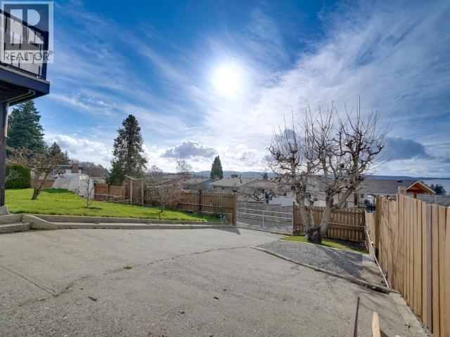 4029 Lytton Ave, Powell River, BC - Outdoor