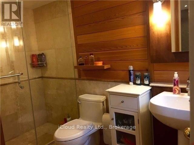 5484 Richmeadow Mews, Mississauga, ON - Indoor Photo Showing Bathroom