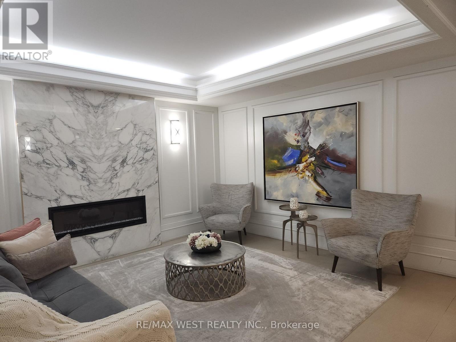 513 - 309 Major Mackenzie Drive E, Richmond Hill, ON - Indoor Photo Showing Living Room With Fireplace