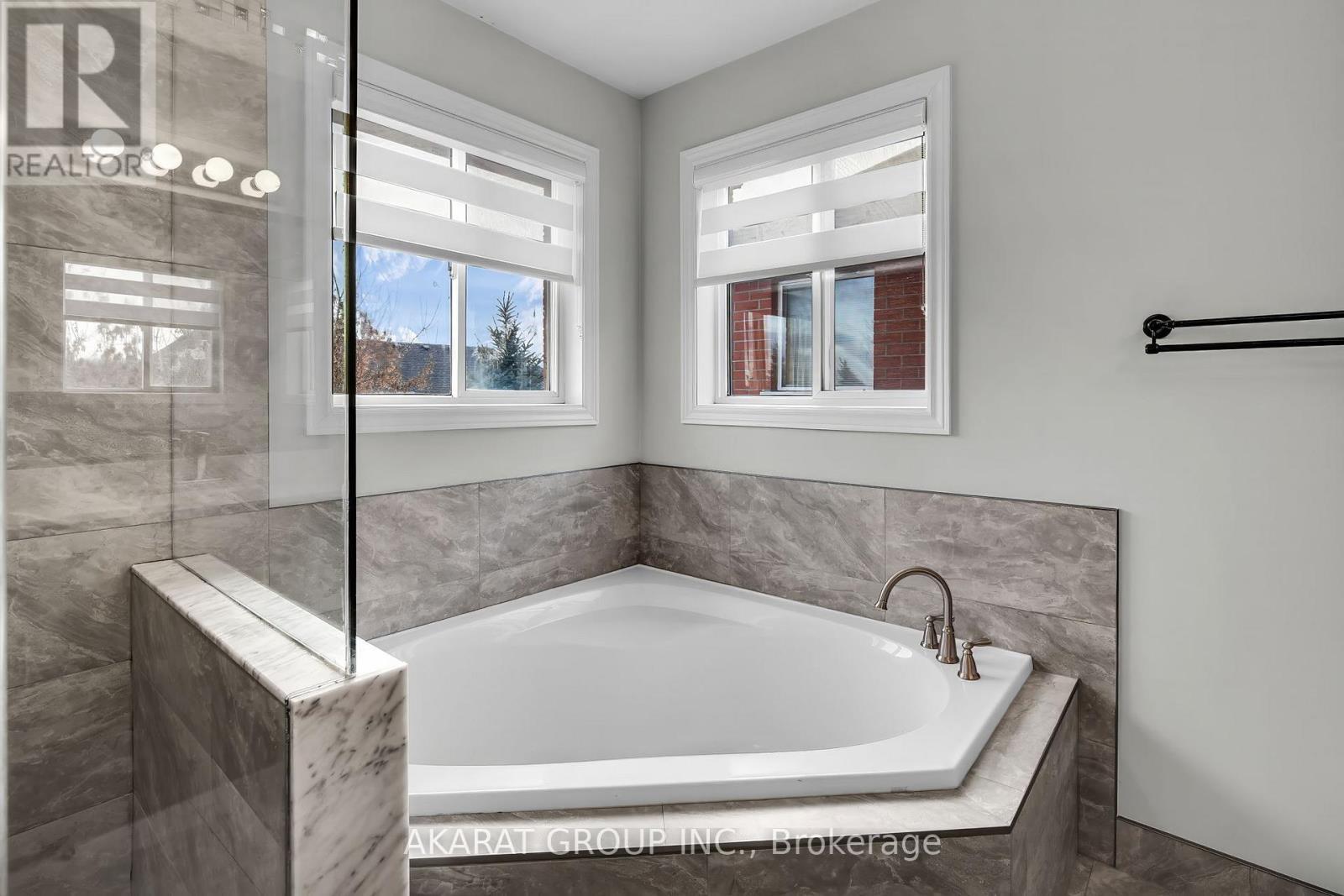 2365 Bankside Drive, Mississauga, ON - Indoor Photo Showing Bathroom