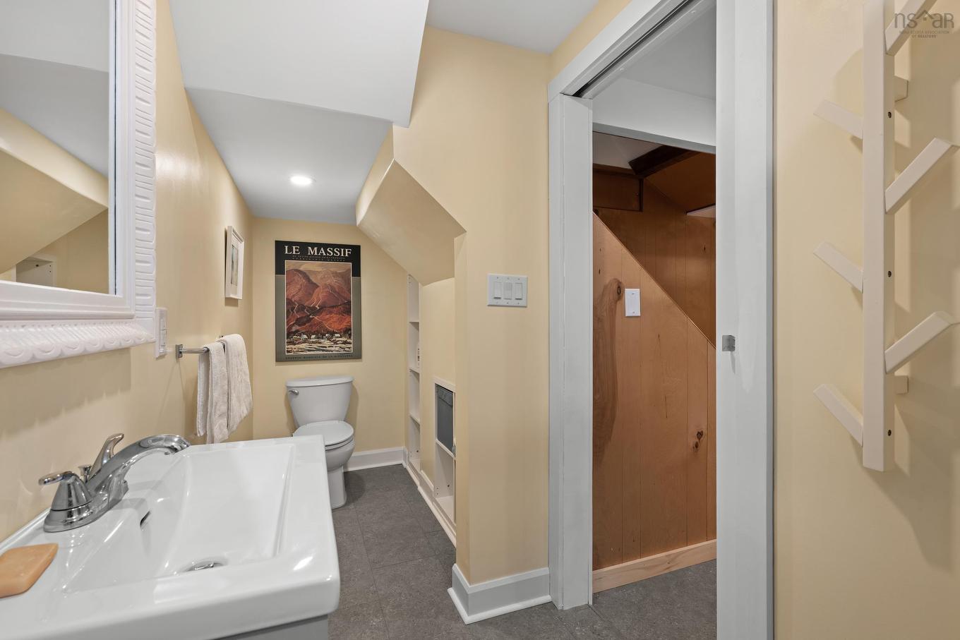 15 Crestview Drive, Halifax, NS