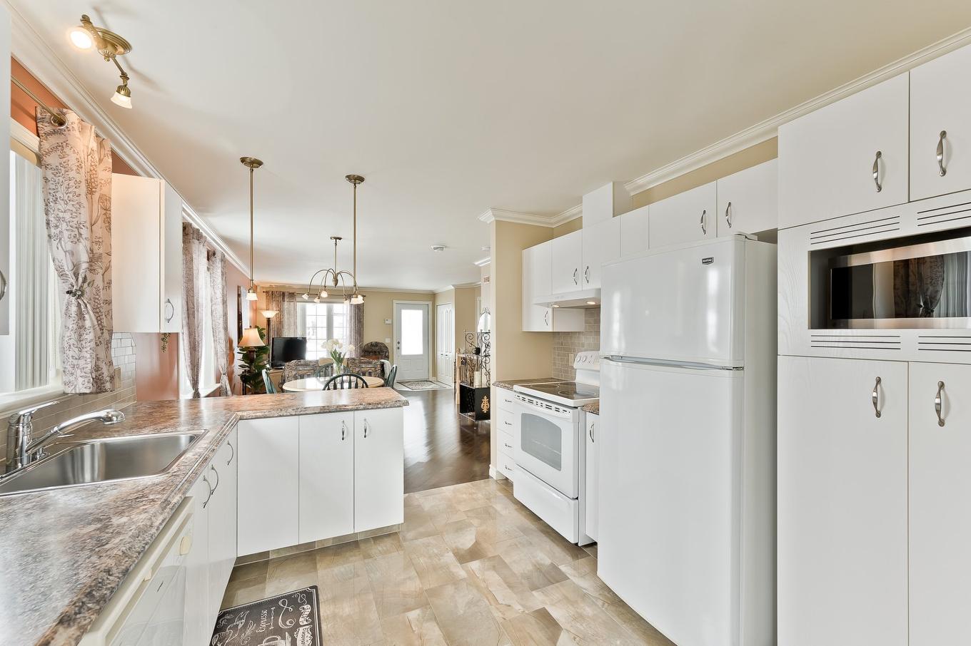 Cuisine - 6266 Rue Florent, Sherbrooke (Brompton/Rock Forest/Saint-Élie/Deauville), QC - Indoor Photo Showing Kitchen
