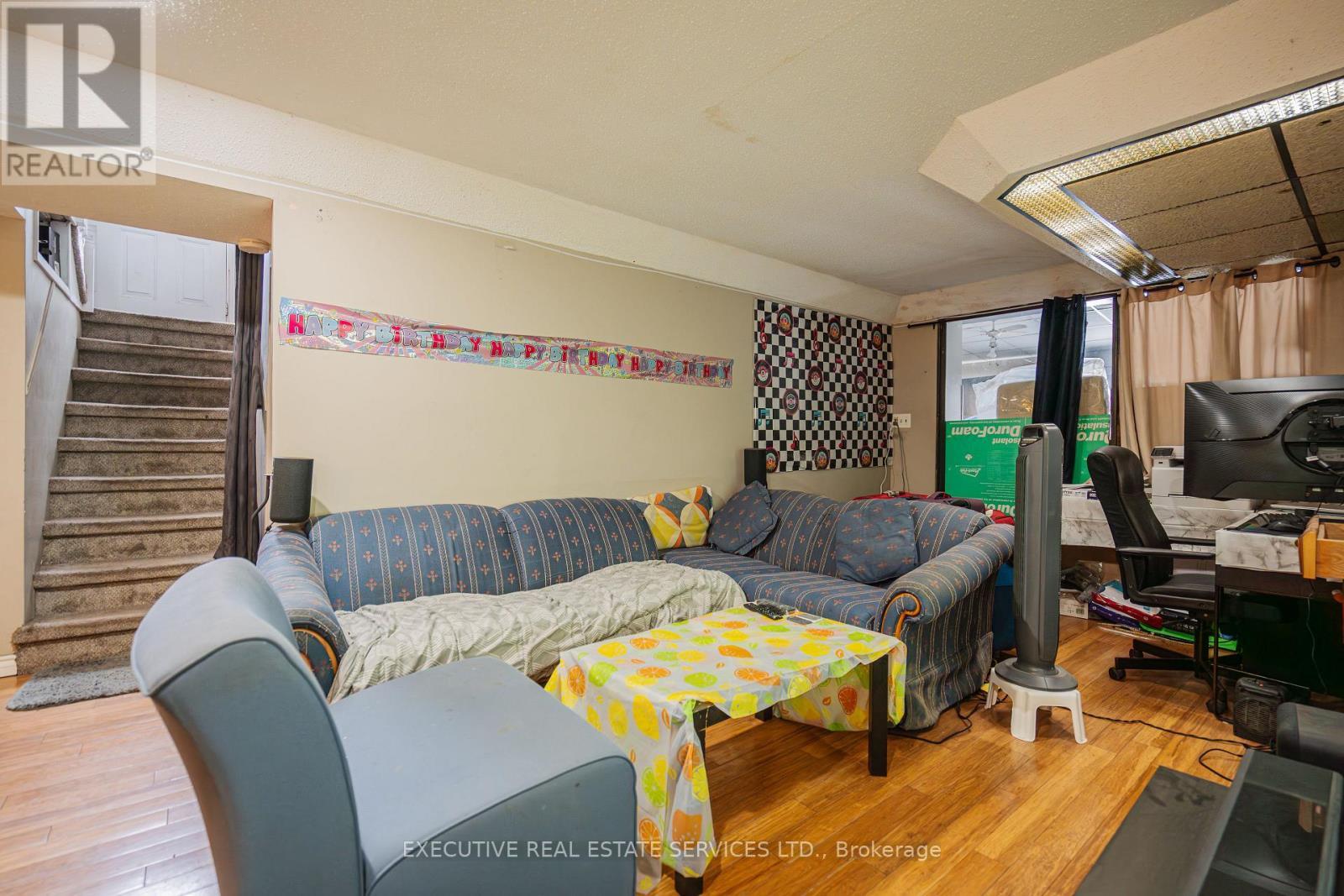 268 Ross Avenue, Kitchener, ON - Indoor Photo Showing Living Room