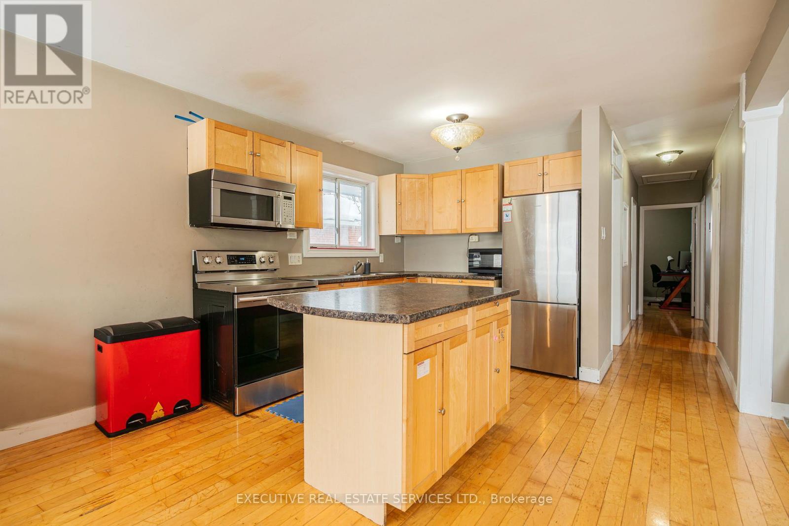 268 Ross Avenue, Kitchener, ON - Indoor Photo Showing Kitchen