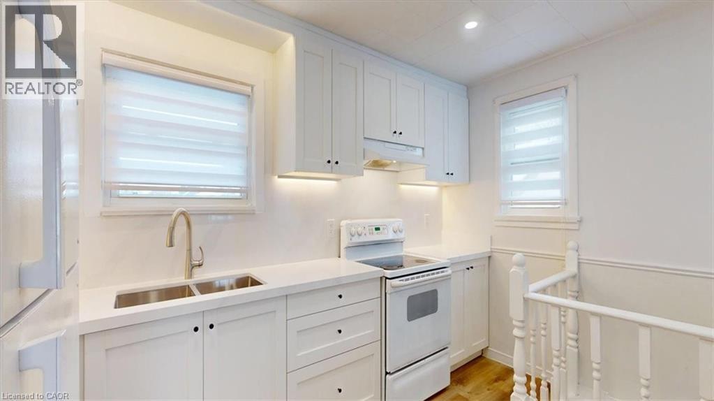 22 Broadview Avenue, Cambridge, ON - Indoor Photo Showing Kitchen With Double Sink