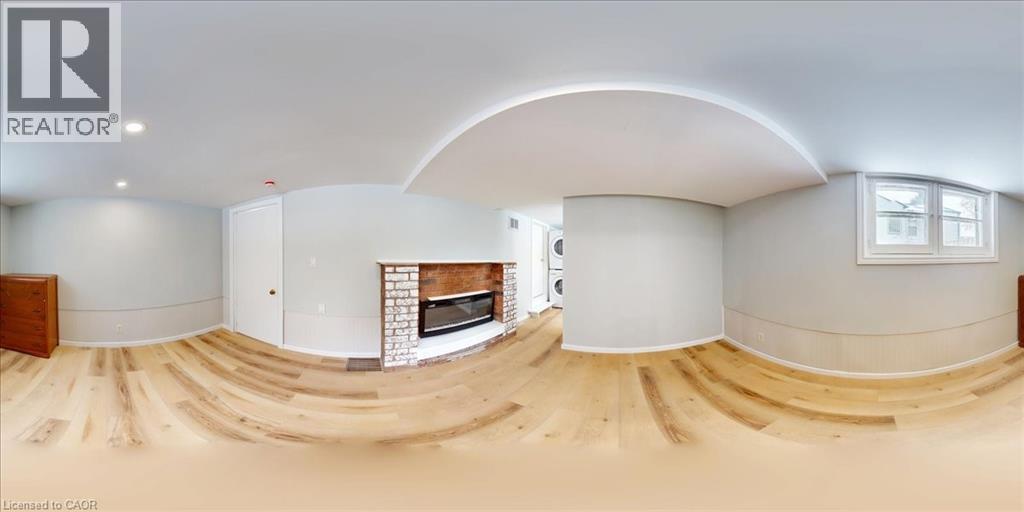 22 Broadview Avenue, Cambridge, ON - Indoor With Fireplace