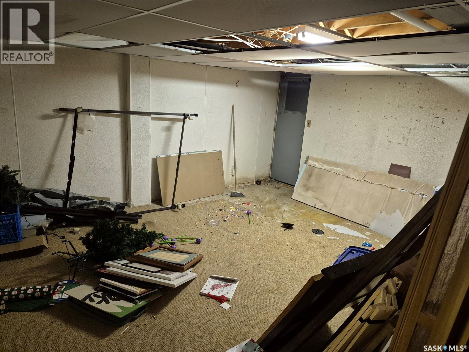 205 Railway Avenue N, Marcelin, SK - Indoor