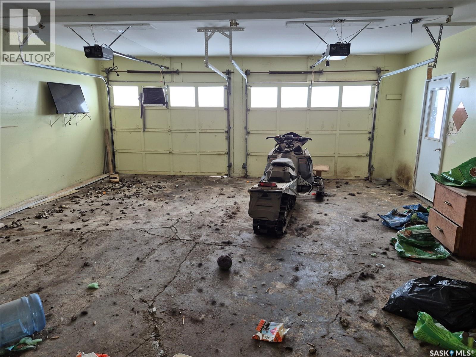 205 Railway Avenue N, Marcelin, SK - Indoor Photo Showing Garage