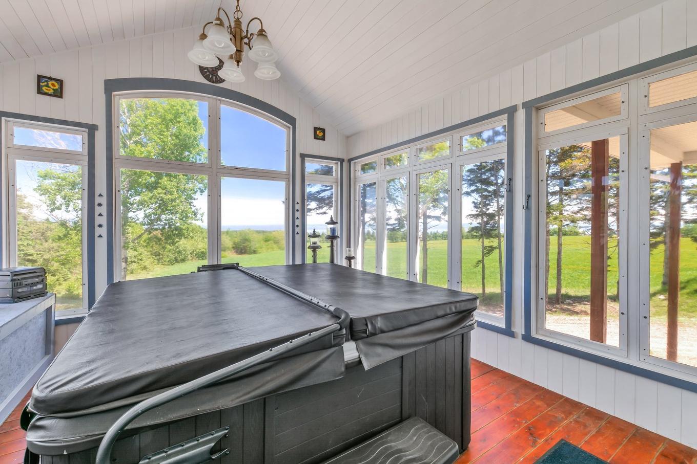 Solarium/Verrière - 3341 Route Du Fleuve, Les Éboulements, QC - Indoor Photo Showing Other Room