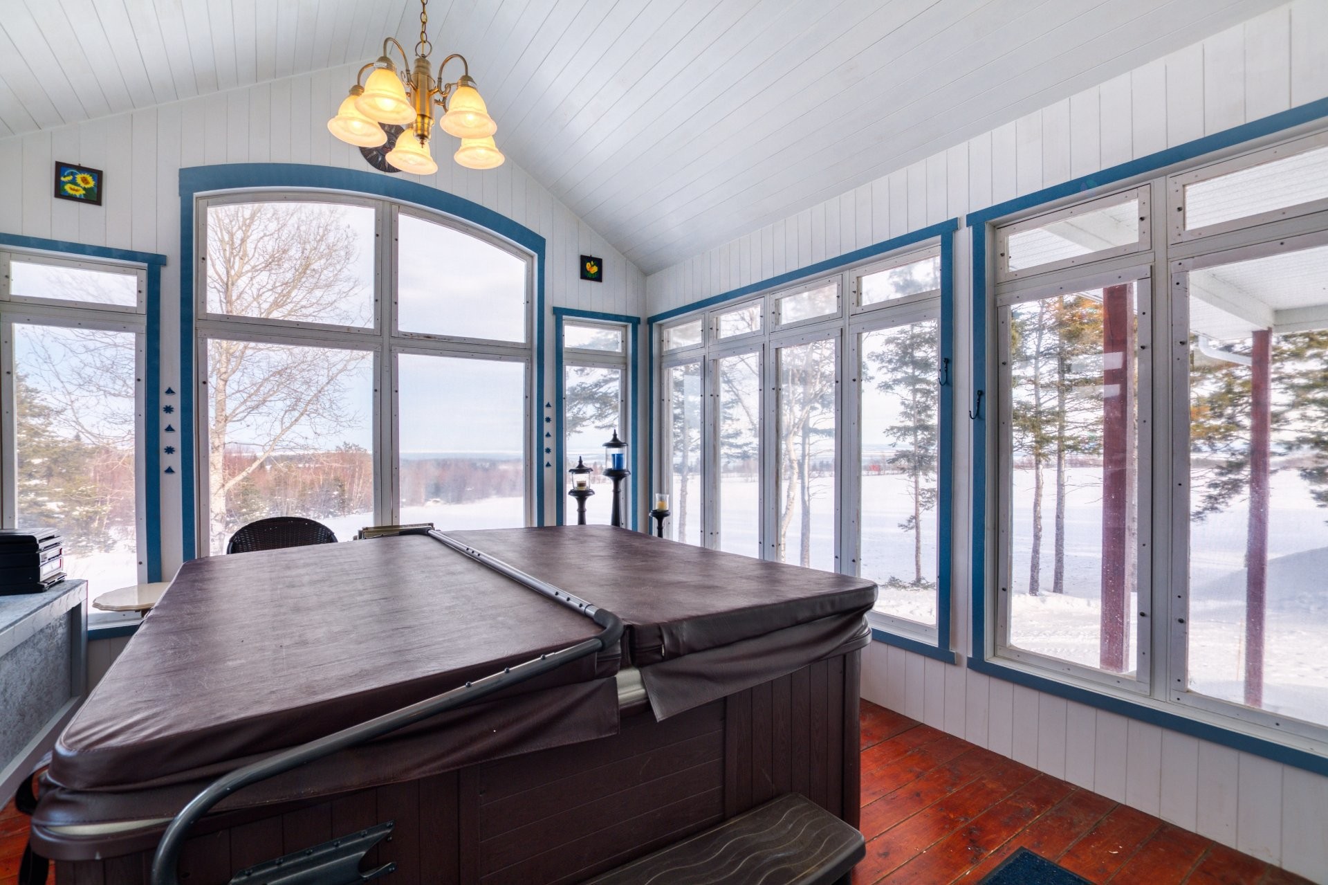 Spa - 3341 Route Du Fleuve, Les Éboulements, QC - Indoor