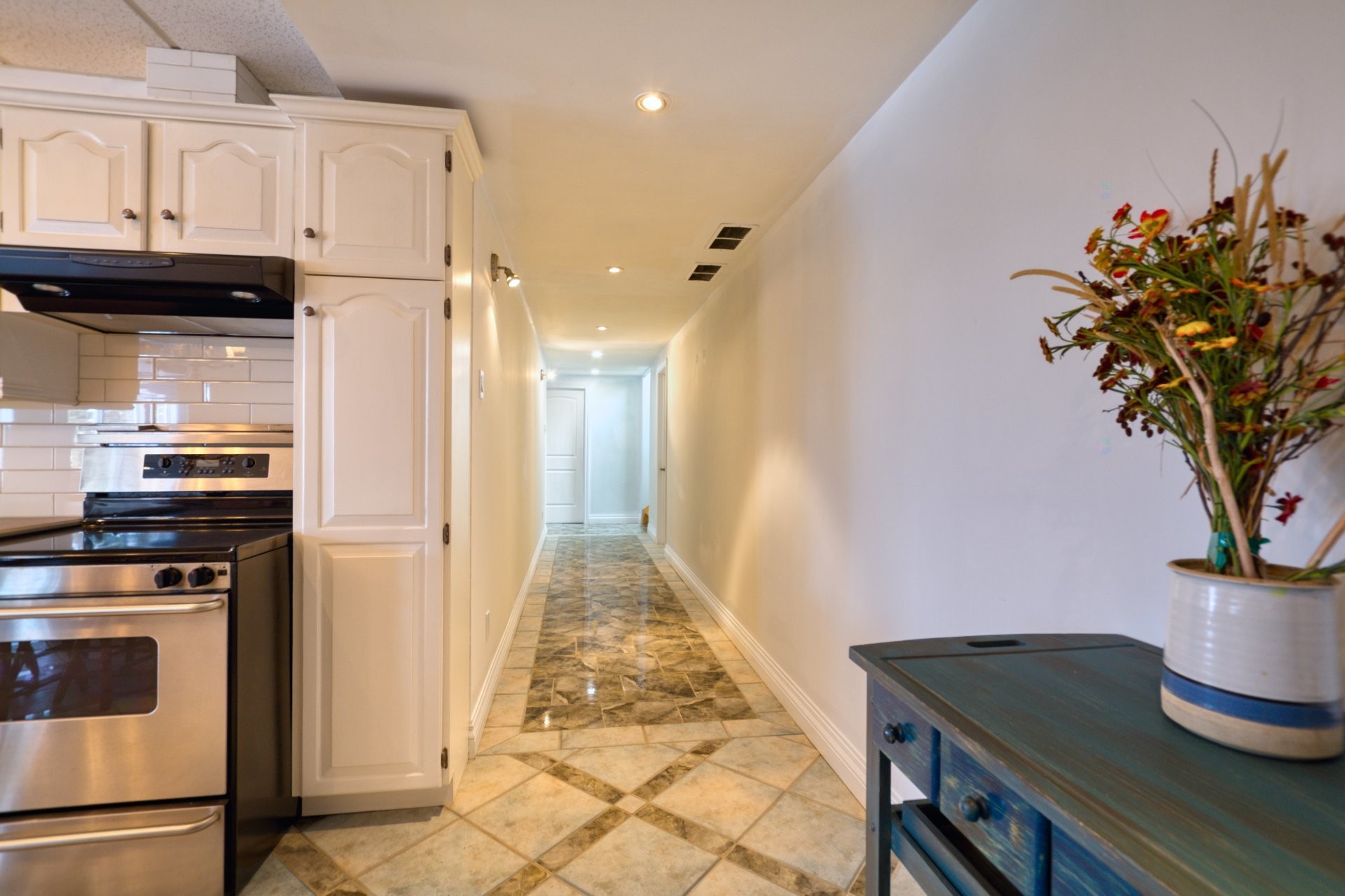 Corridor - 3341 Route Du Fleuve, Les Éboulements, QC - Indoor Photo Showing Kitchen