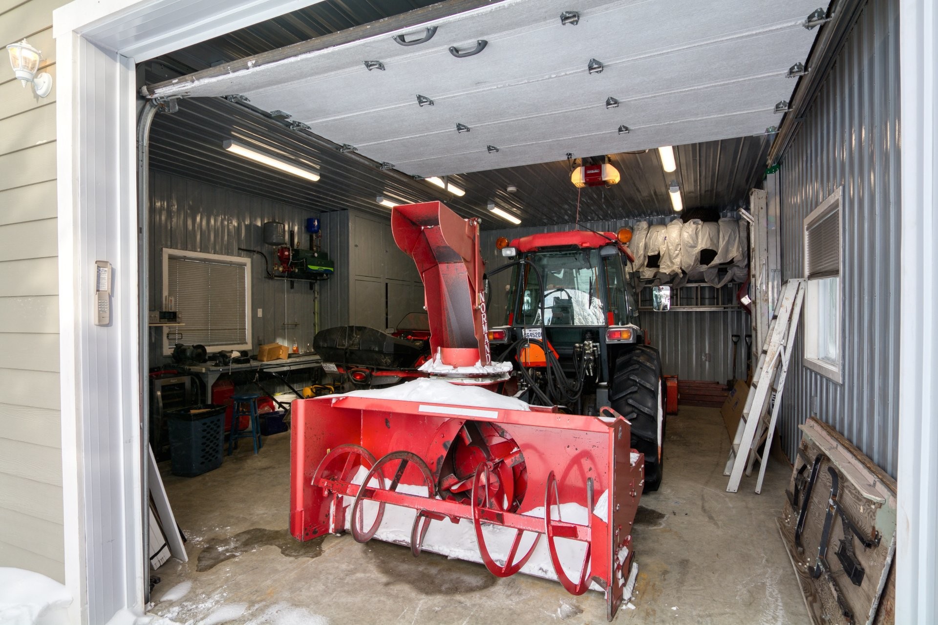 Garage - 3341 Route Du Fleuve, Les Éboulements, QC - Indoor Photo Showing Garage