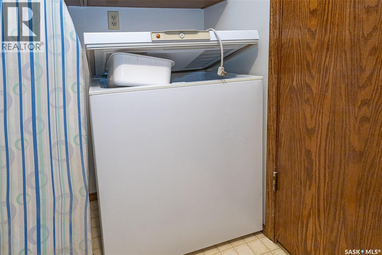 202 520 3Rd Avenue N, Saskatoon, SK - Indoor Photo Showing Laundry Room