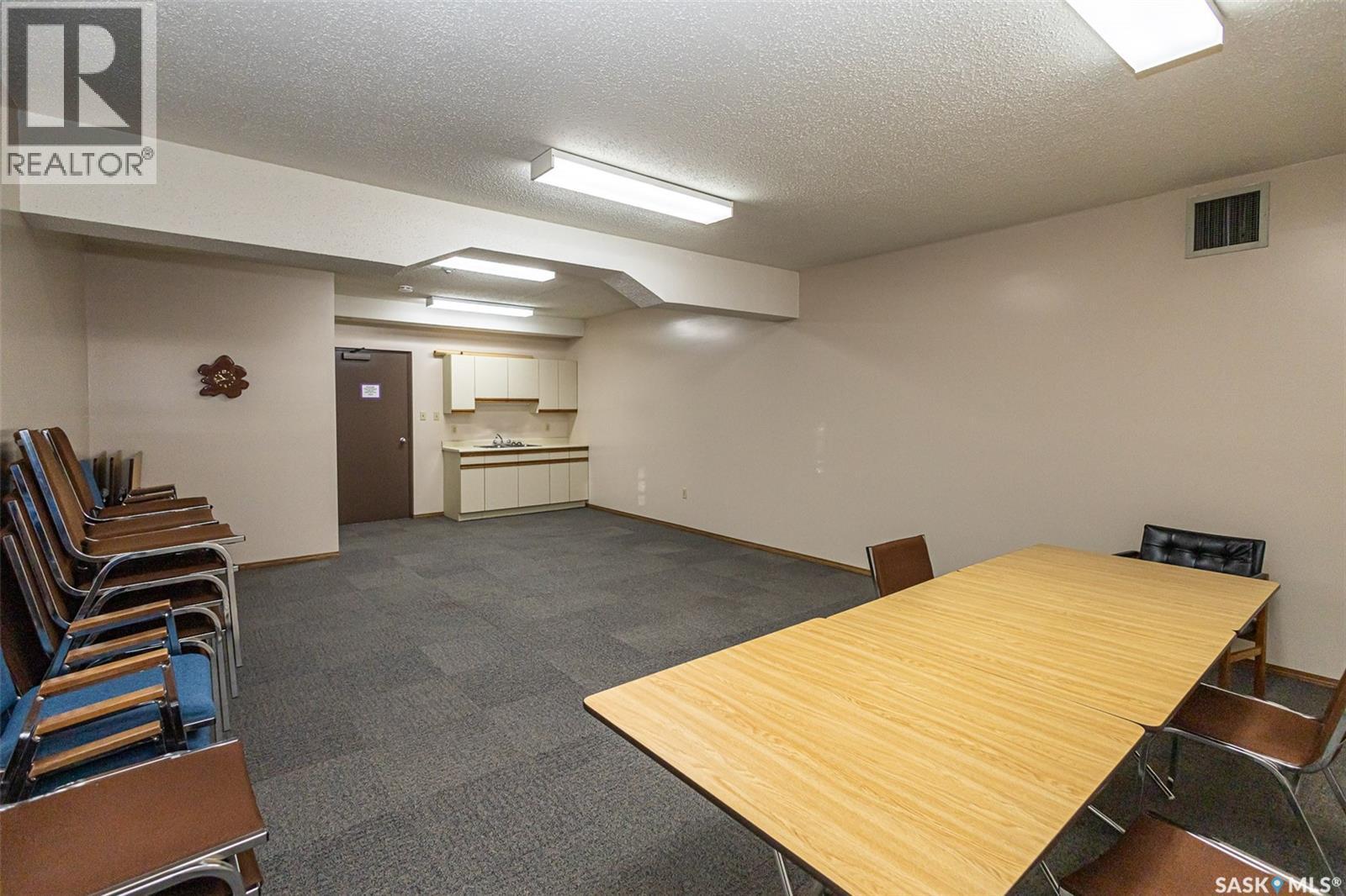 202 520 3Rd Avenue N, Saskatoon, SK - Indoor