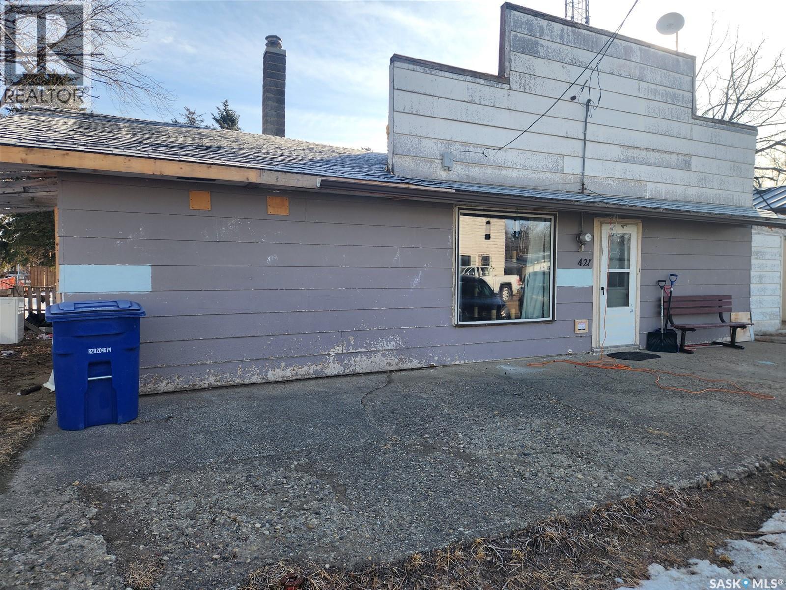 421 4Th Street, Chaplin, SK - Outdoor