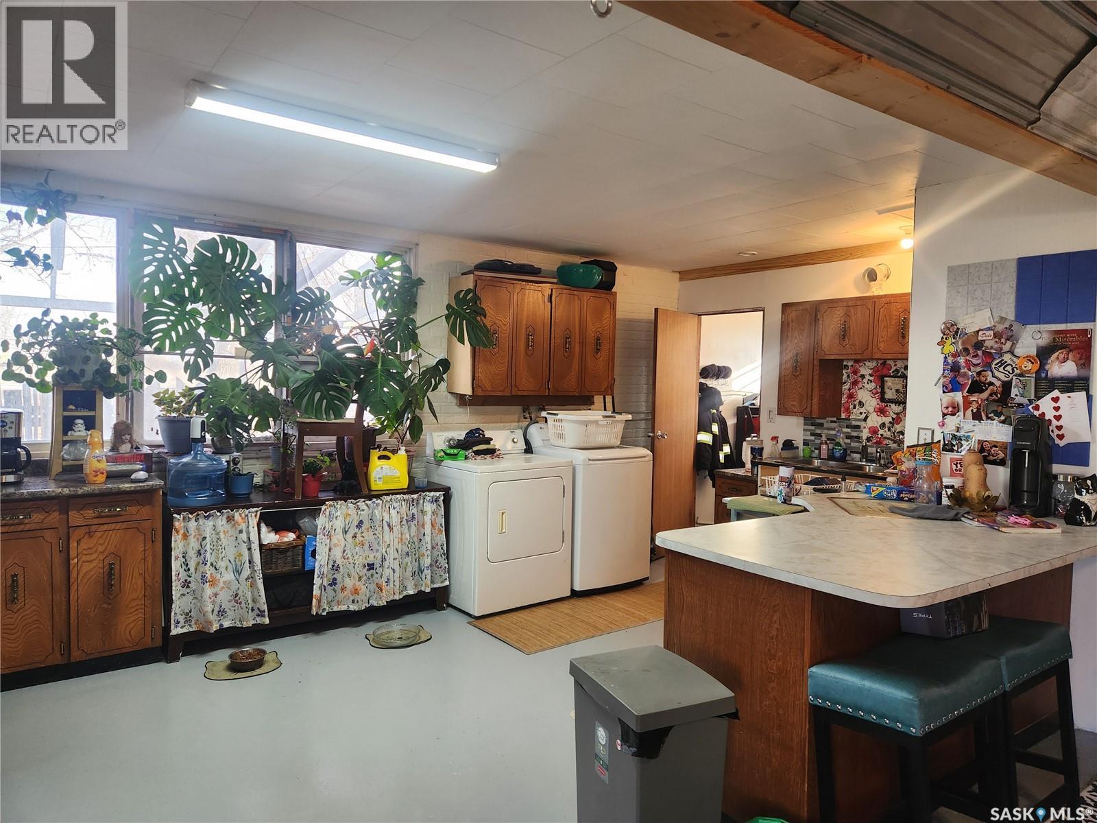 421 4Th Street, Chaplin, SK - Indoor Photo Showing Laundry Room