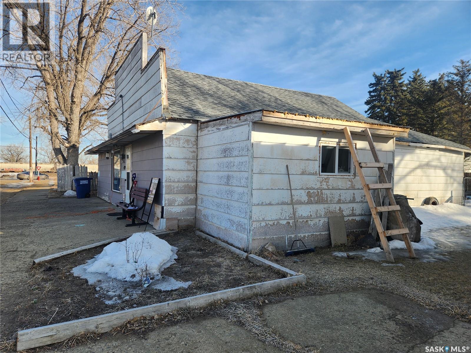 421 4Th Street, Chaplin, SK - Outdoor